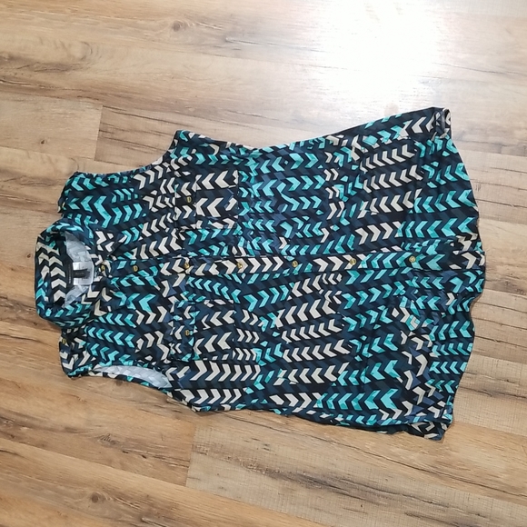 MCMGMAXAZRIA Green Black White Sleeveless Shirt with front pockets - Picture 2 of 14